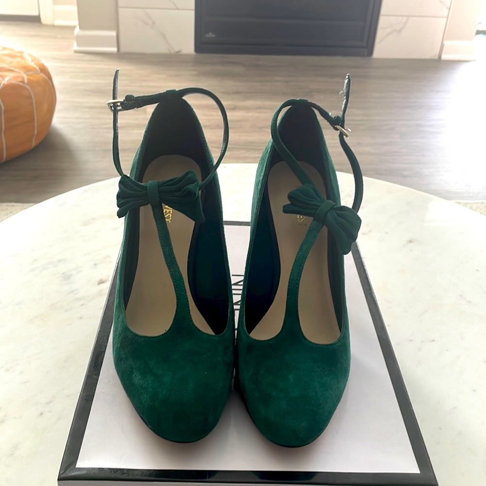 T strap heels